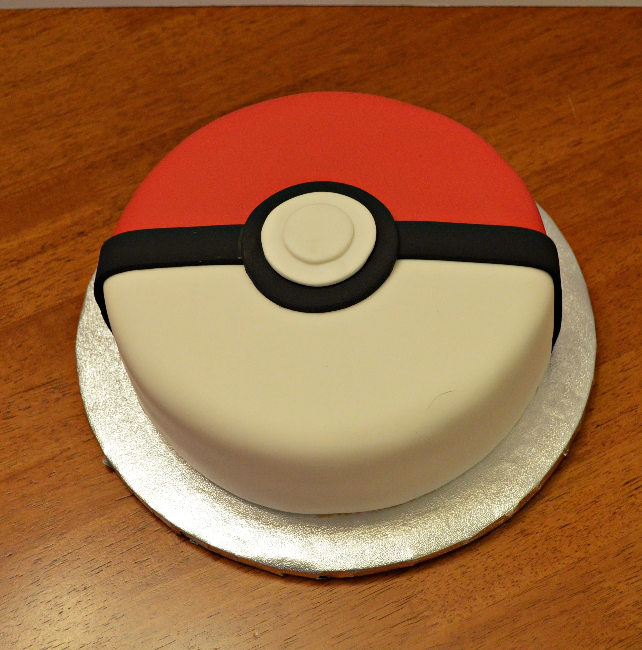 pokemon-ball-cake-3.jpg