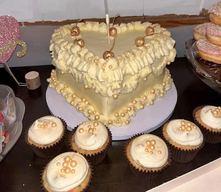Heart-shaped buttercream birthday cake set