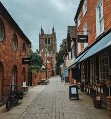 Wedding cake delivery to Hereford
